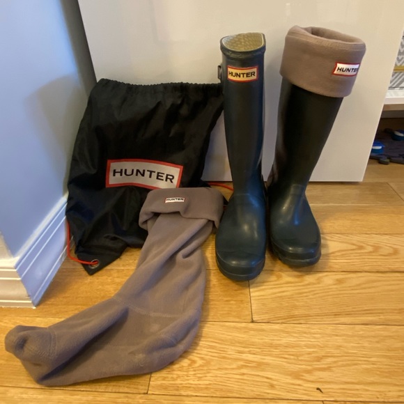 HUNTER Navy Tall Rain Boots with Fleece Socks, Bag - Picture 2 of 15